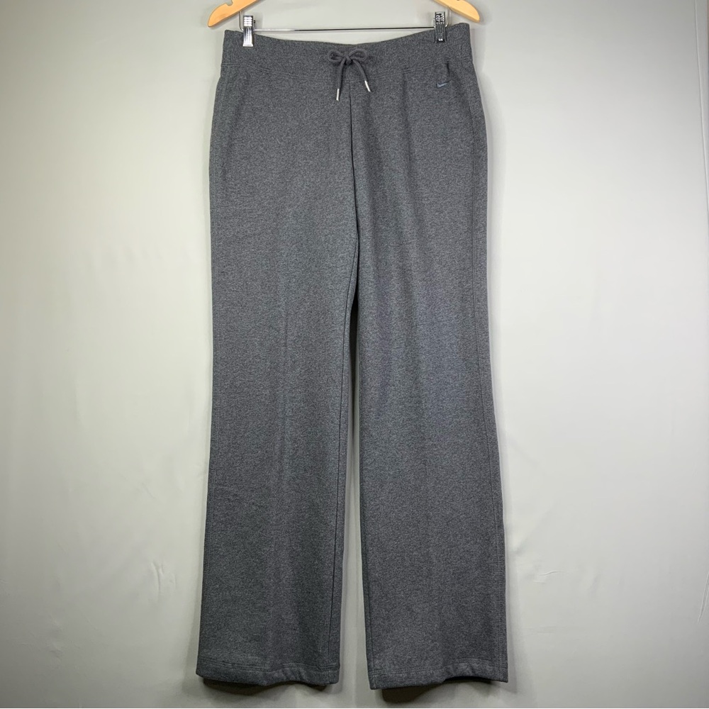 Nike‎ SweatpantsStraight Leg. Women’s Size Medium. Gray.